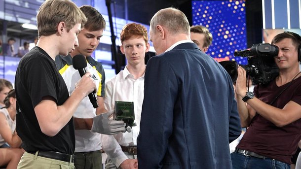 В Сочи состоялась встреча Владимира Путина с учащимися образовательного центра для одарённых детей «Сириус».