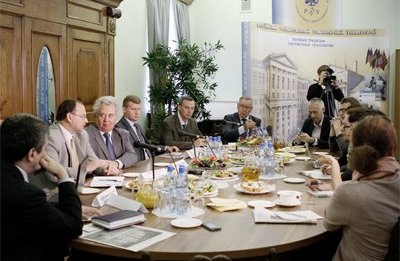 Ректор РГГУ Ефим Пивовар встретился с прессой 